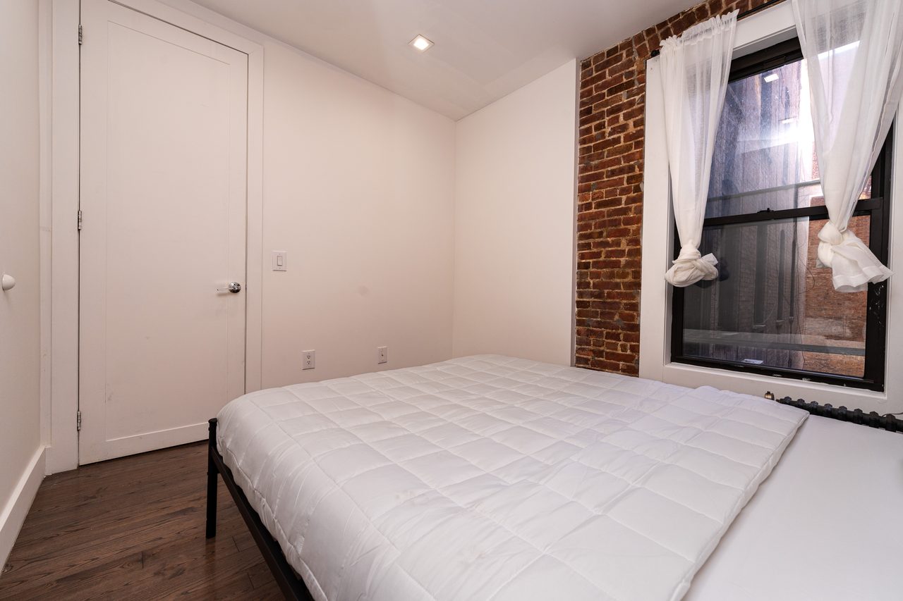 #1788: West Harlem - Queen Bedroom C - 1
