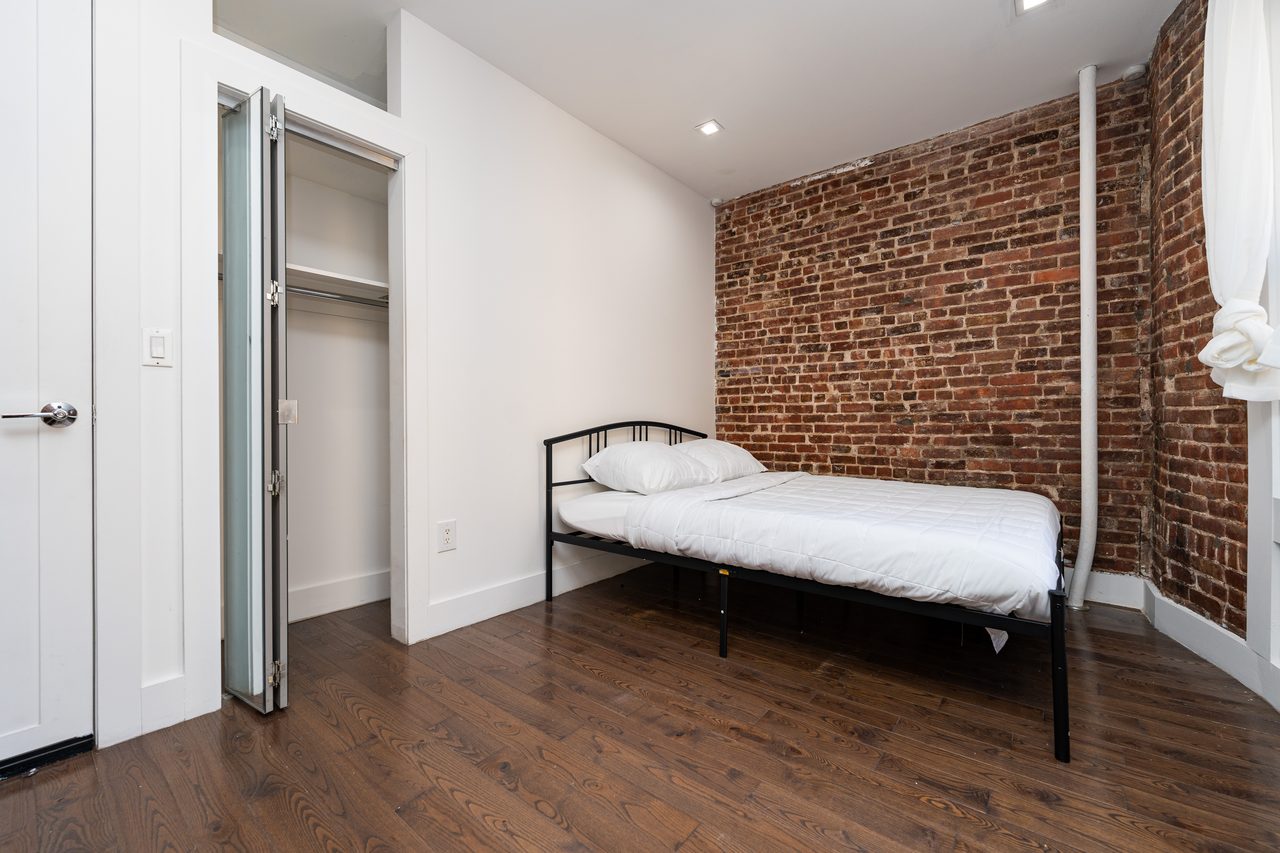 #1788: West Harlem - Queen Bedroom D - 1