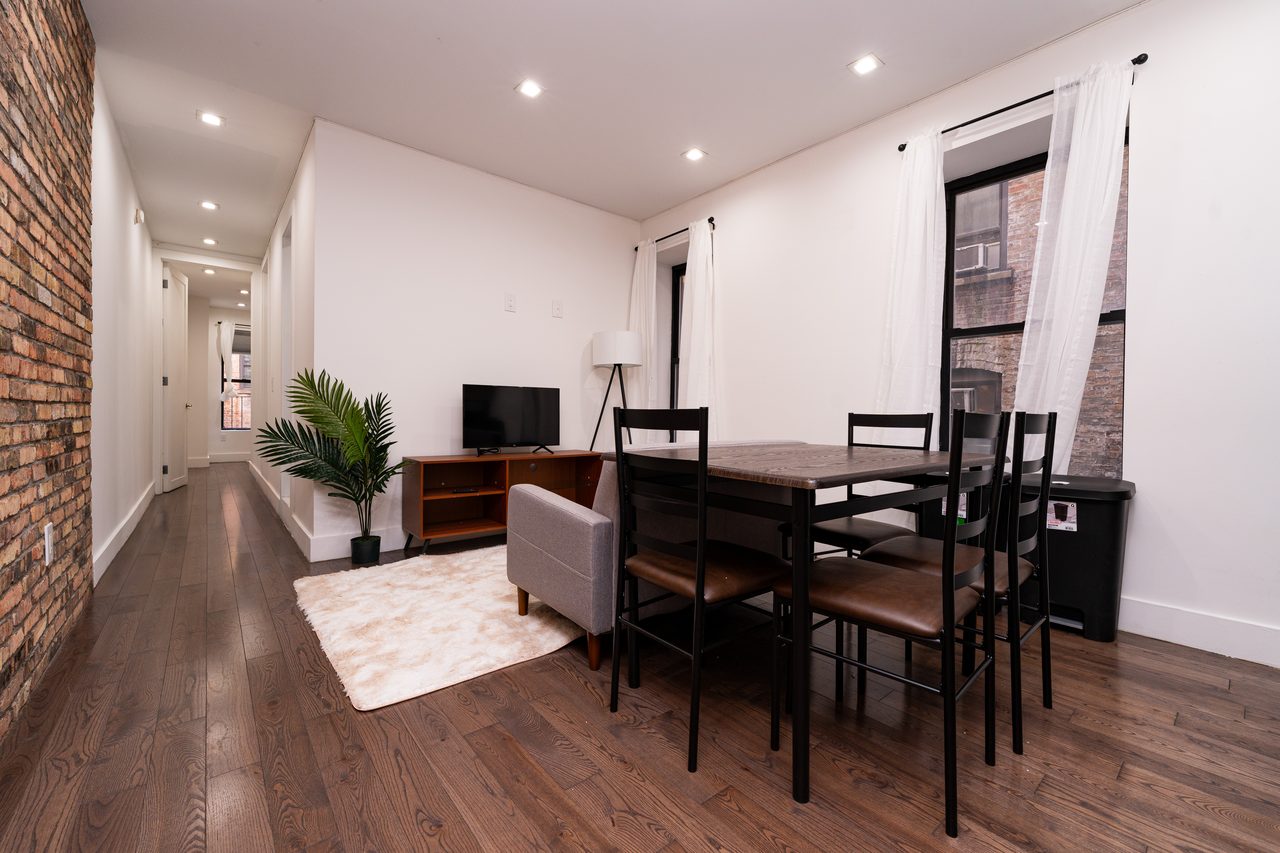 #1788: West Harlem - Queen Bedroom D - 4