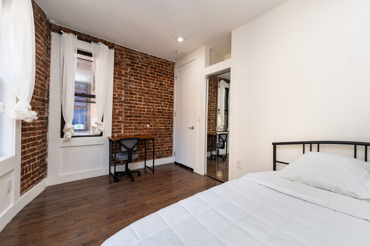 #1788: West Harlem - Queen Bedroom D - 3