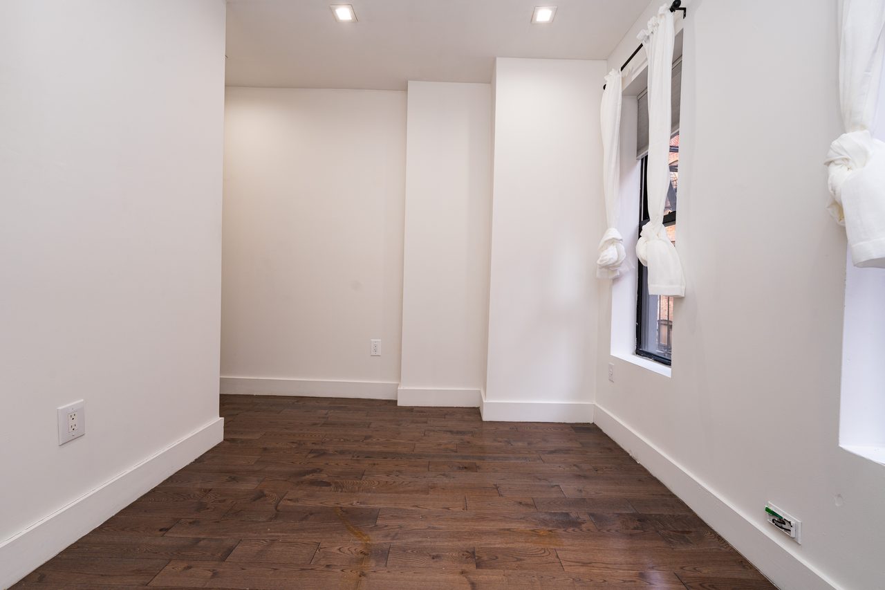 #1788: West Harlem - Full Bedroom A - 1