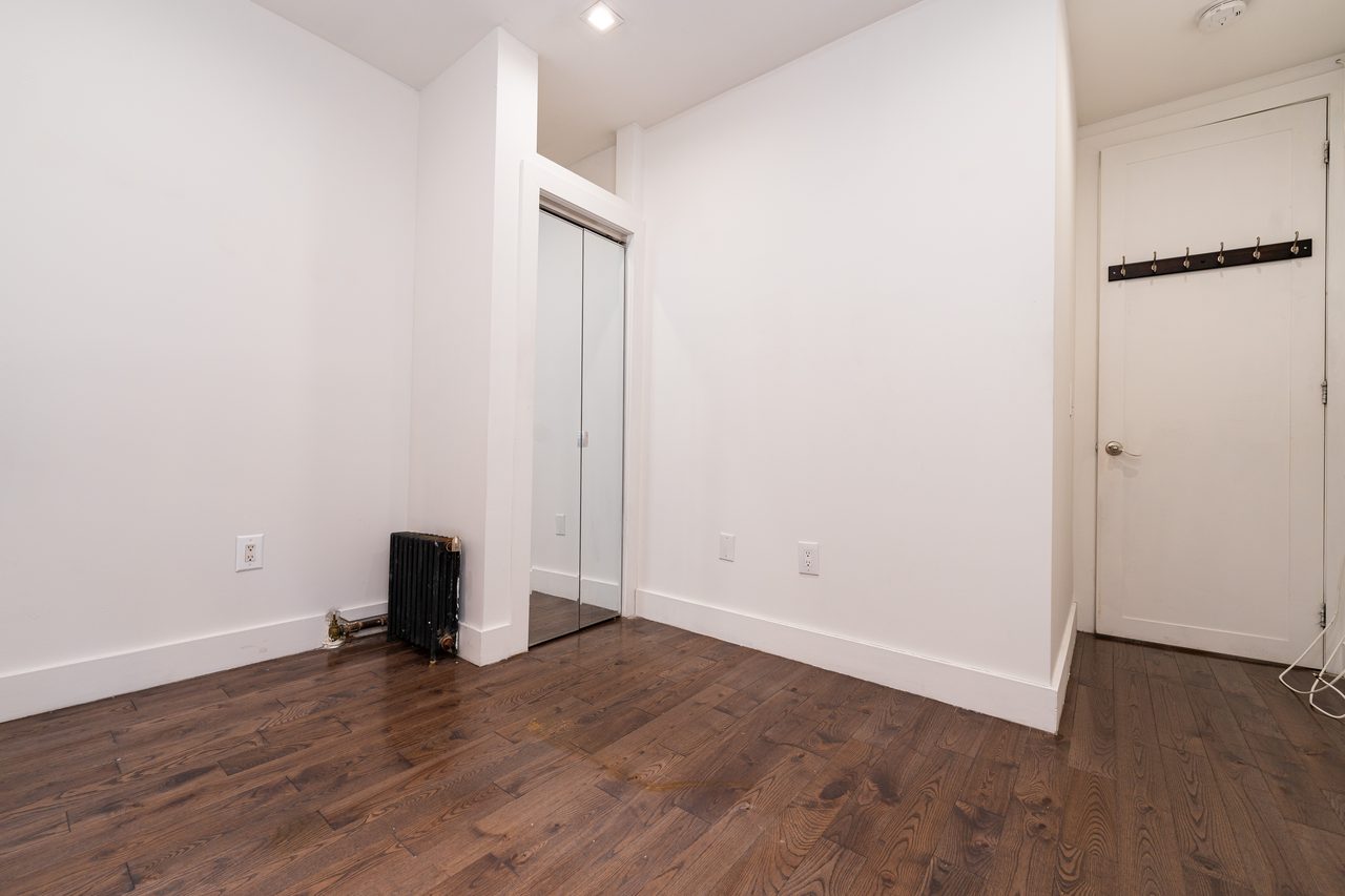#1788: West Harlem - Full Bedroom A - 2
