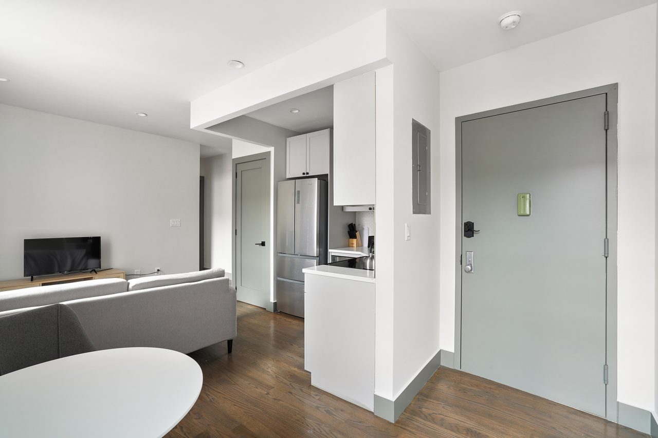  #552: East Harlem - Queen Bedroom A  -  #552: East Harlem  - Gallery -  8