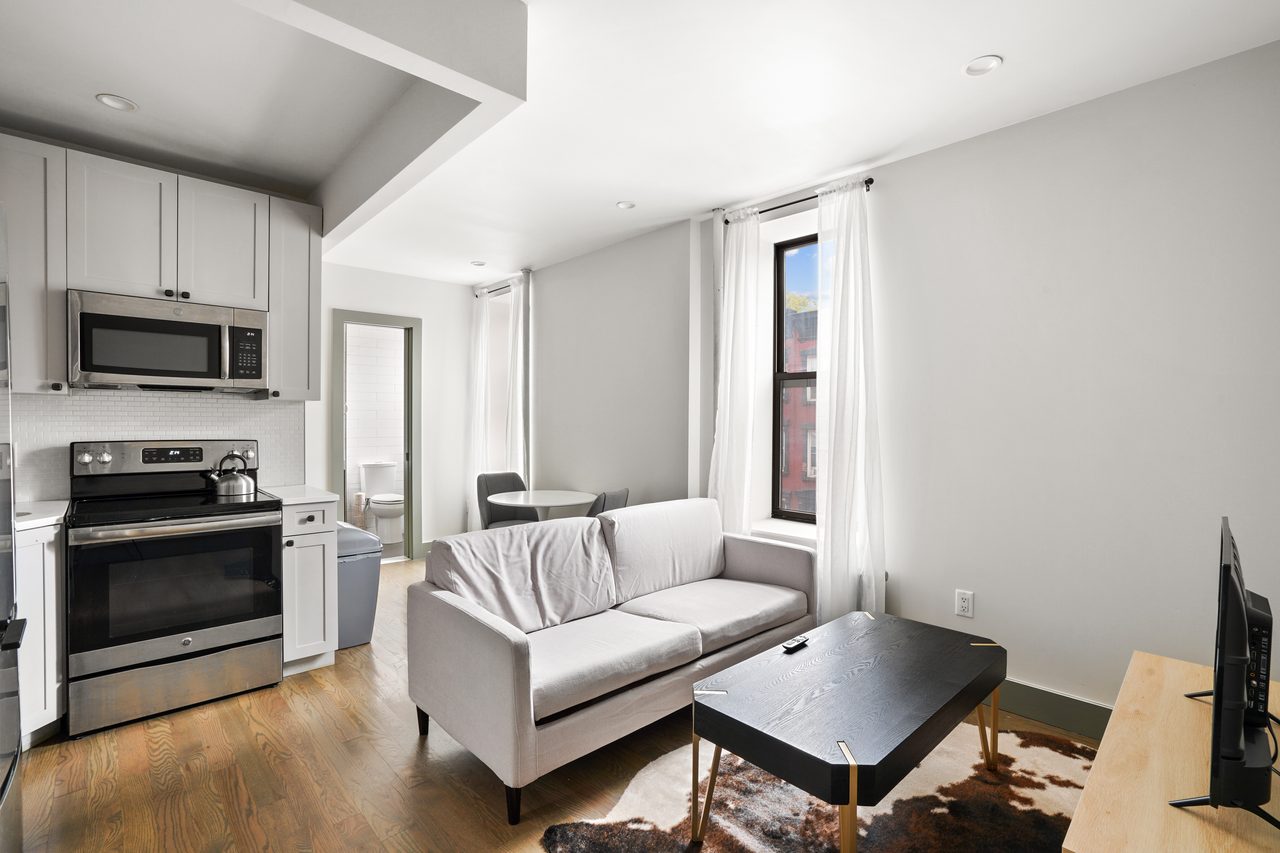 #552: East Harlem - Queen Bedroom A - 11