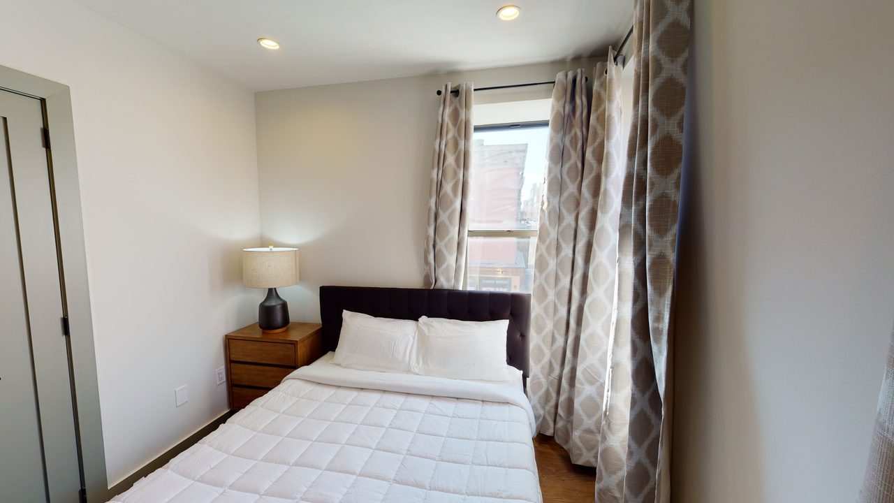 #552: East Harlem - Queen Bedroom B - 17