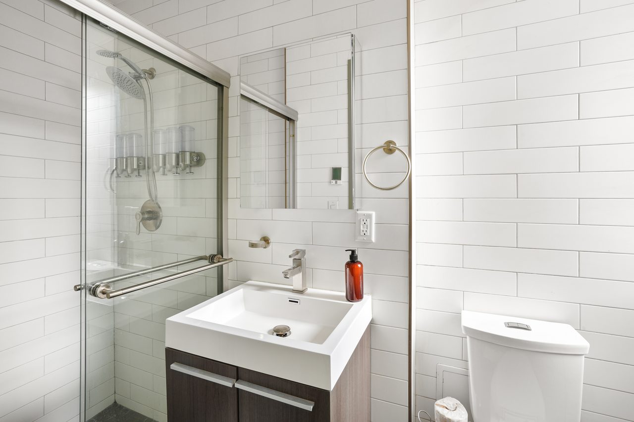 #552: East Harlem - Queen Bedroom B - #552: East Harlem - Gallery - 4