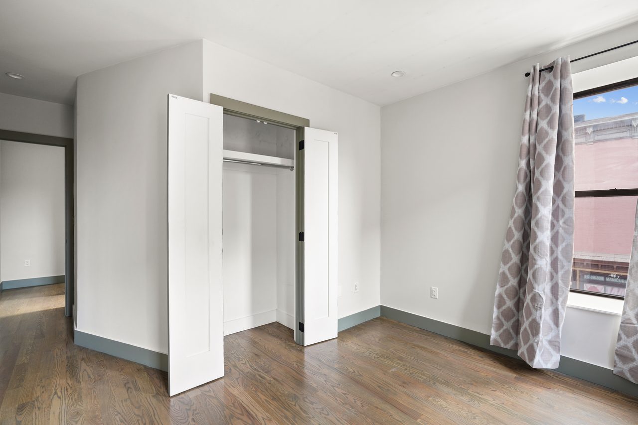 #552: East Harlem - Queen Bedroom B - 13