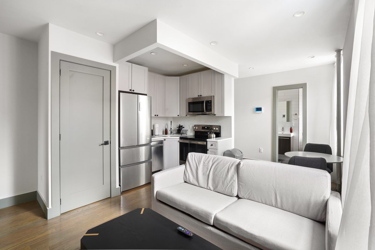  #552: East Harlem - Queen Bedroom B  -  #552: East Harlem  - Gallery -  9