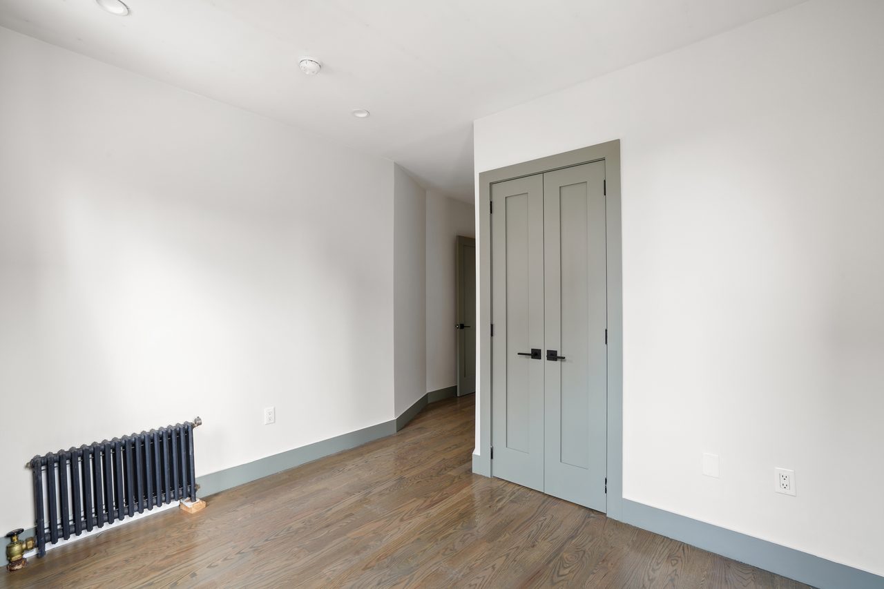 #552: East Harlem - Queen Bedroom B - 12