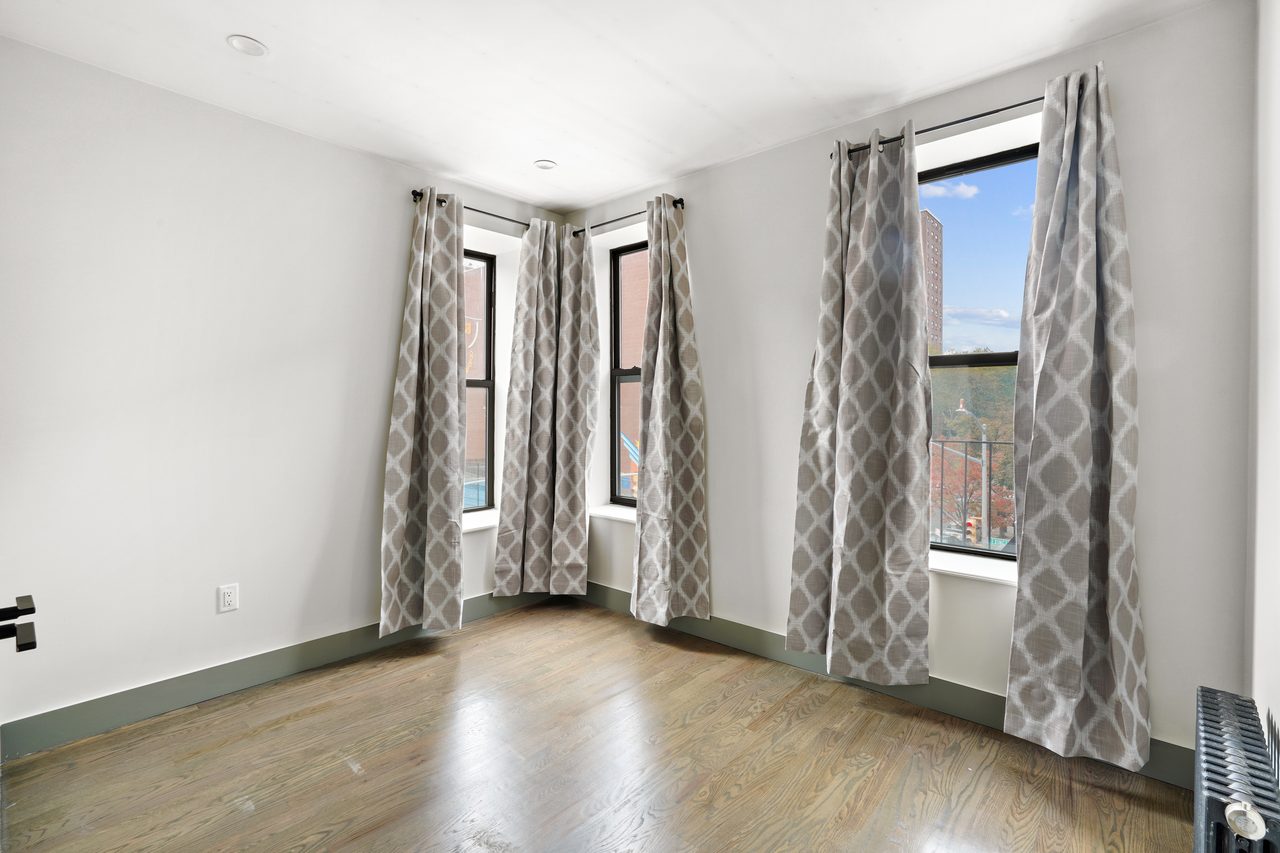 #552: East Harlem - Queen Bedroom B - 14