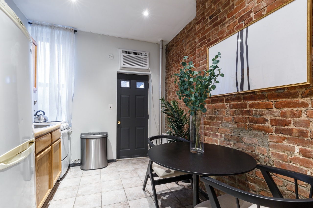 #294: Upper East Side - Studio (Queen) - #294: Upper East Side - Gallery - 3