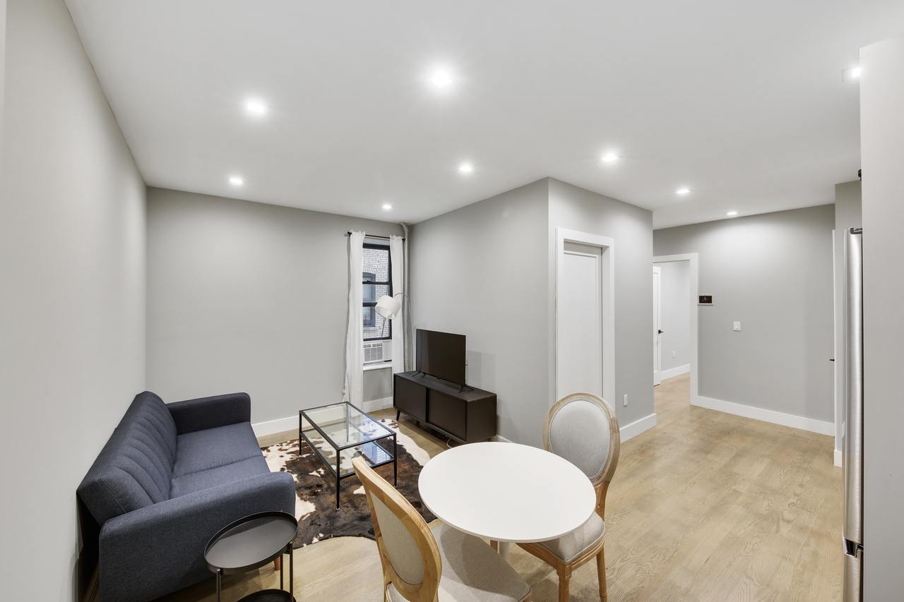  #725: West Harlem - Queen Bedroom A  -  #725: West Harlem  - Gallery -  7