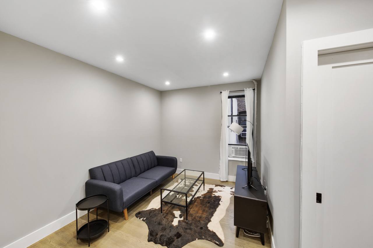  #725: West Harlem - Queen Bedroom A  -  #725: West Harlem  - Gallery -  6