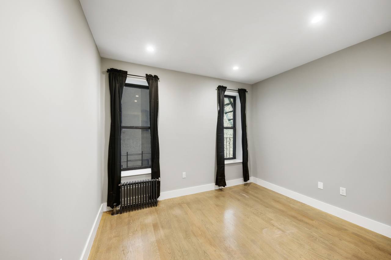  #725: West Harlem - Queen Bedroom A  -  #725: West Harlem  - Gallery -  10