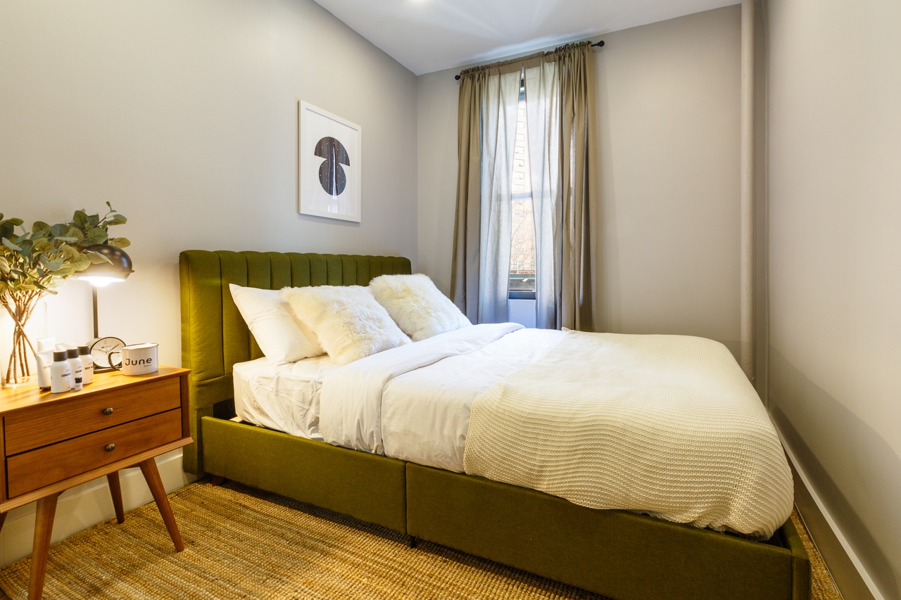 #324: Morningside Heights - Queen Bedroom B - #324: Morningside Heights - Gallery - 11