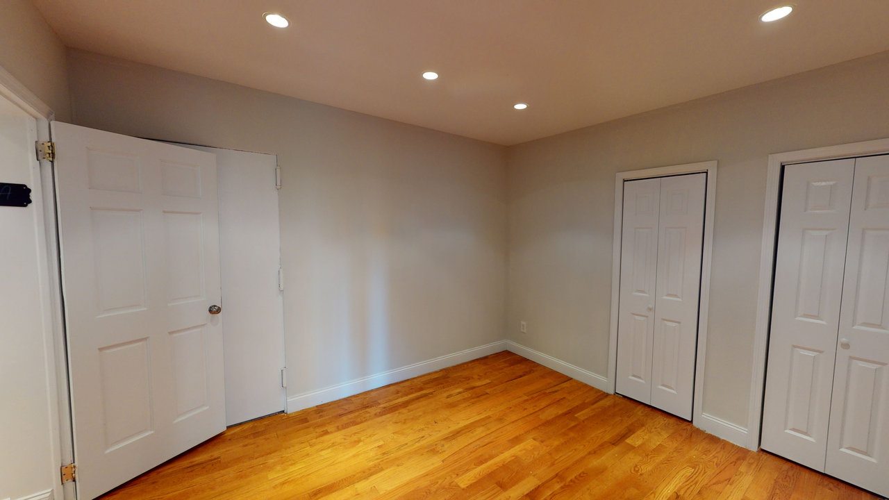 #705: East Harlem - Queen Bedroom A - 10