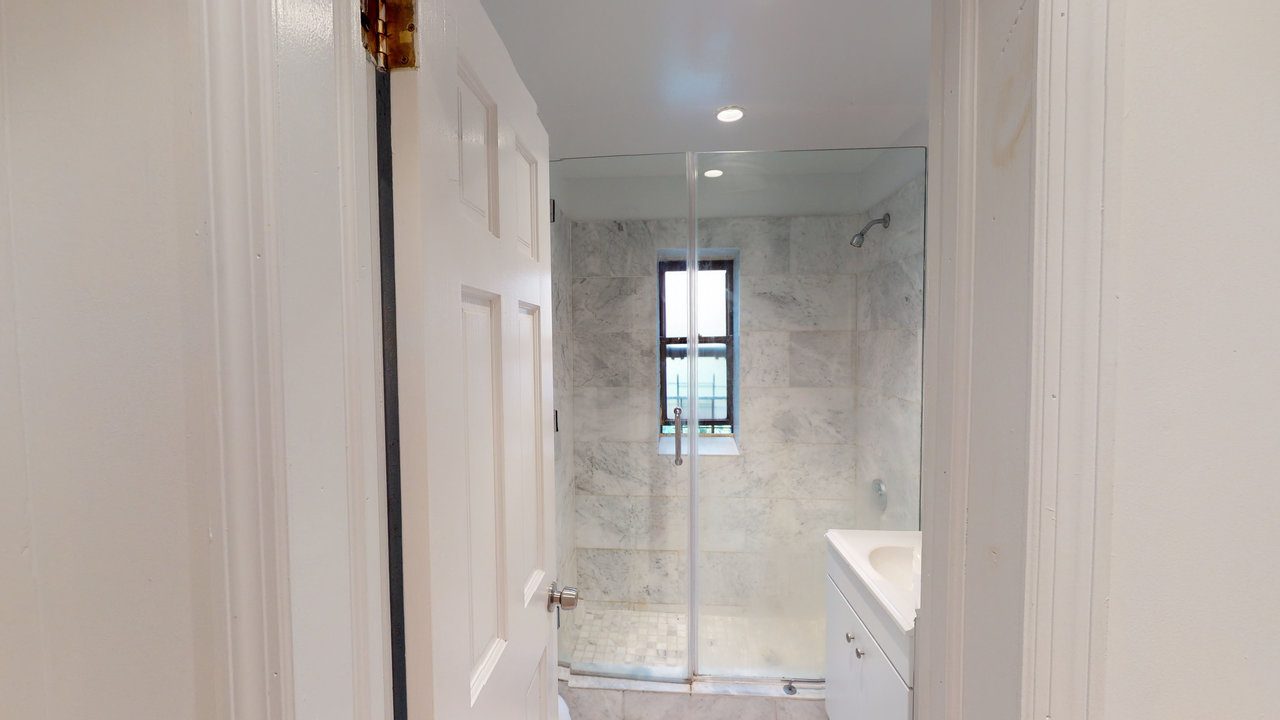 #705: East Harlem - Queen Bedroom A - 4