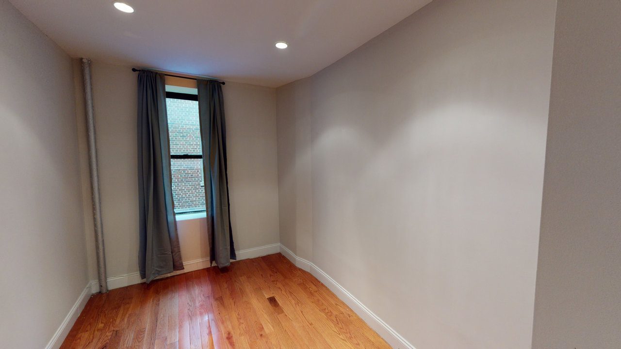 #705: East Harlem - Queen Bedroom B - 11