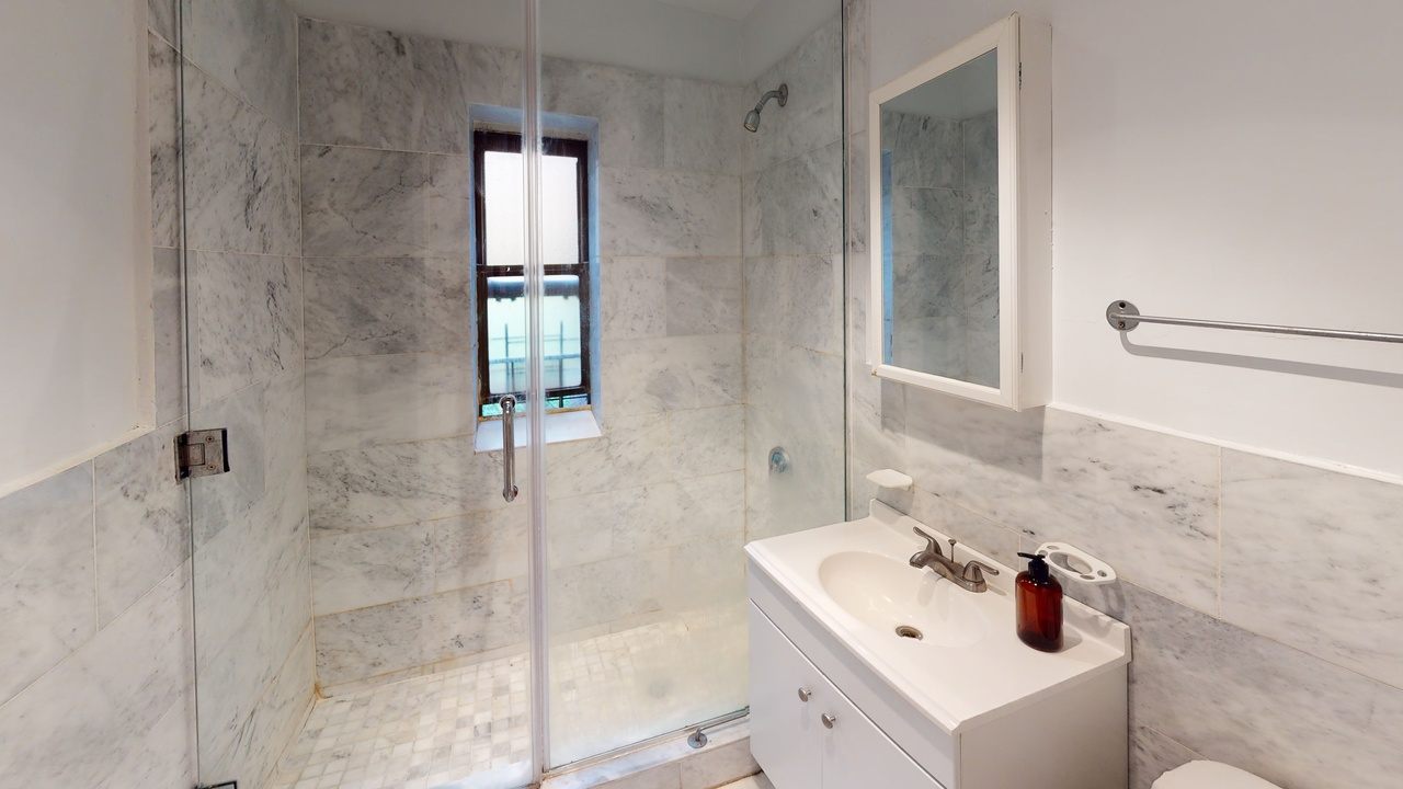 #705: East Harlem - Queen Bedroom B - #705: East Harlem - Gallery - 5