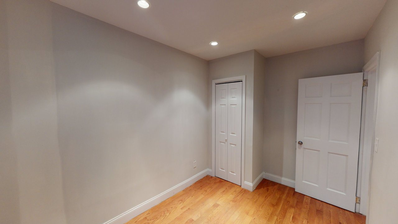 #705: East Harlem - Queen Bedroom B - 9