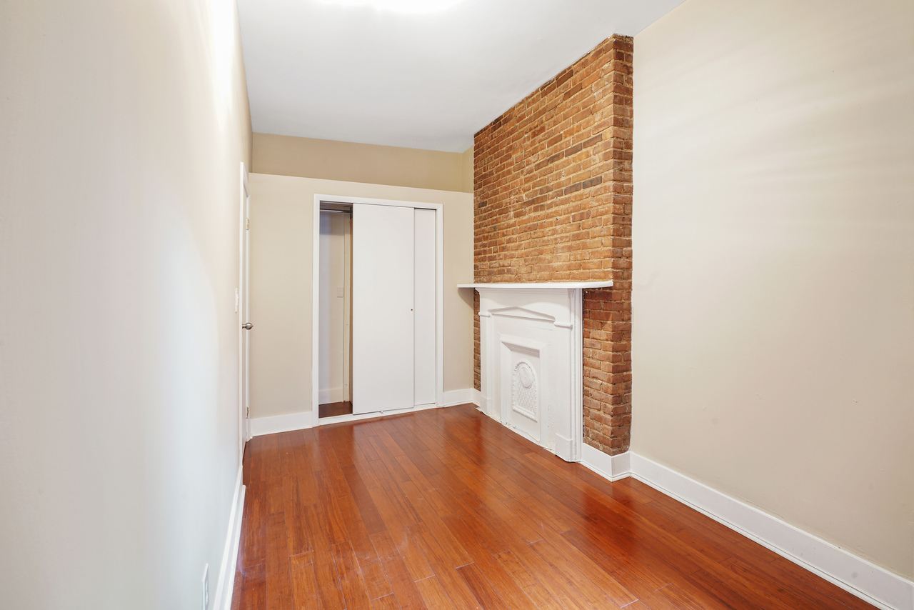 #486: Hell's Kitchen - Full Bedroom B - #486: Hell's Kitchen - Gallery - 1