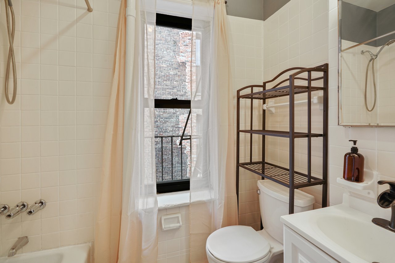  #486: Hell's Kitchen - Twin Bedroom C W/Private Bathroom  -  #486: Hell's Kitchen  - Gallery -  10