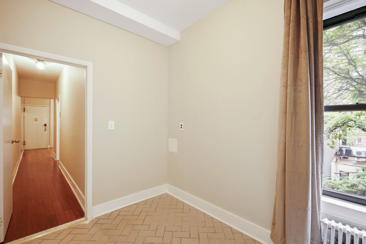  #486: Hell's Kitchen - Twin Bedroom C W/Private Bathroom  -  #486: Hell's Kitchen  - Gallery -  11