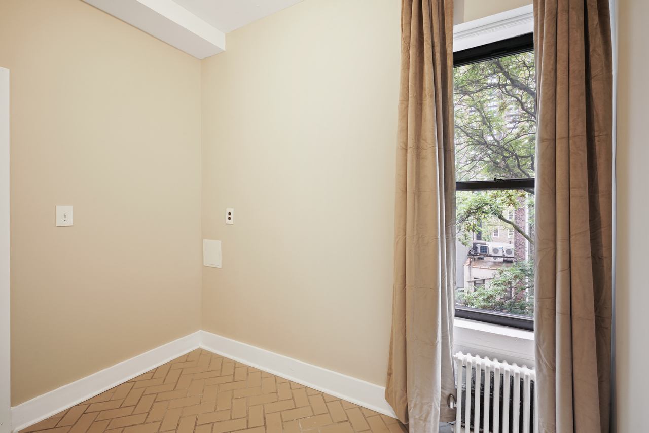  #486: Hell's Kitchen - Twin Bedroom C W/Private Bathroom  -  #486: Hell's Kitchen  - Gallery -  12