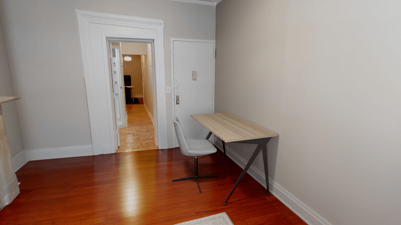  #486: Hell's Kitchen - Queen Bedroom A  -  #486: Hell's Kitchen  - Gallery -  10