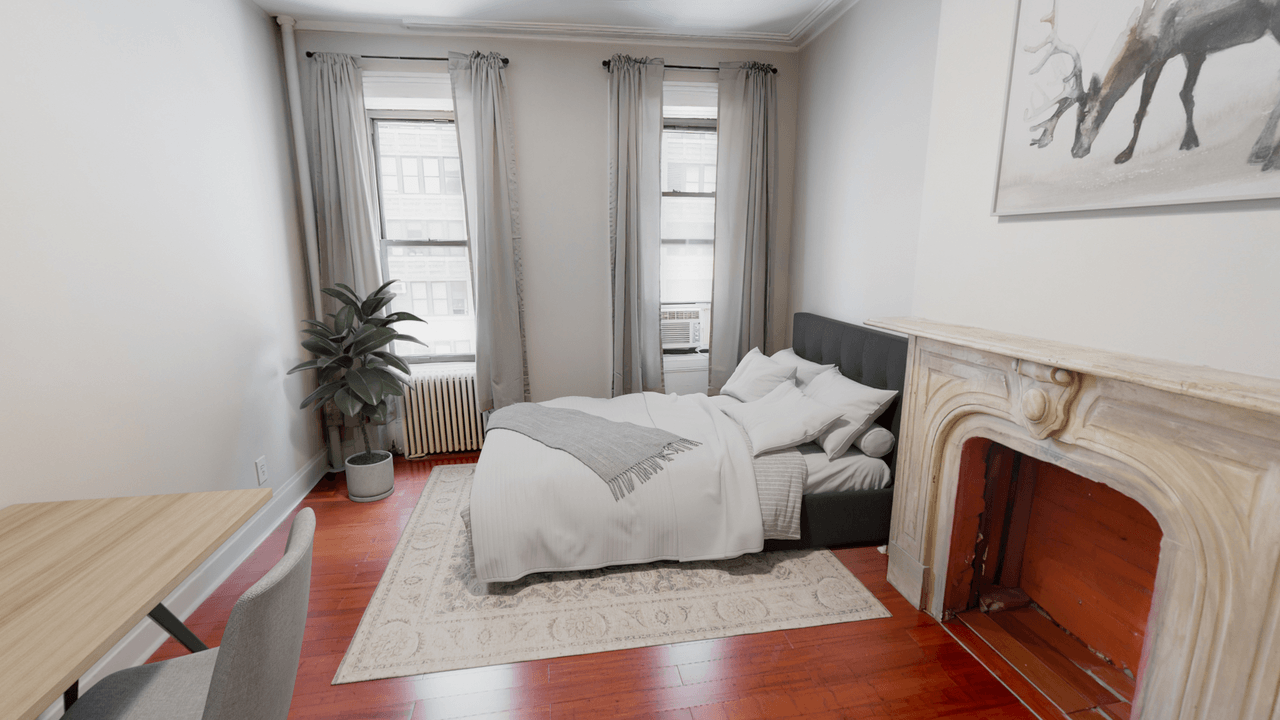  #486: Hell's Kitchen - Queen Bedroom A  -  #486: Hell's Kitchen  - Gallery -  1