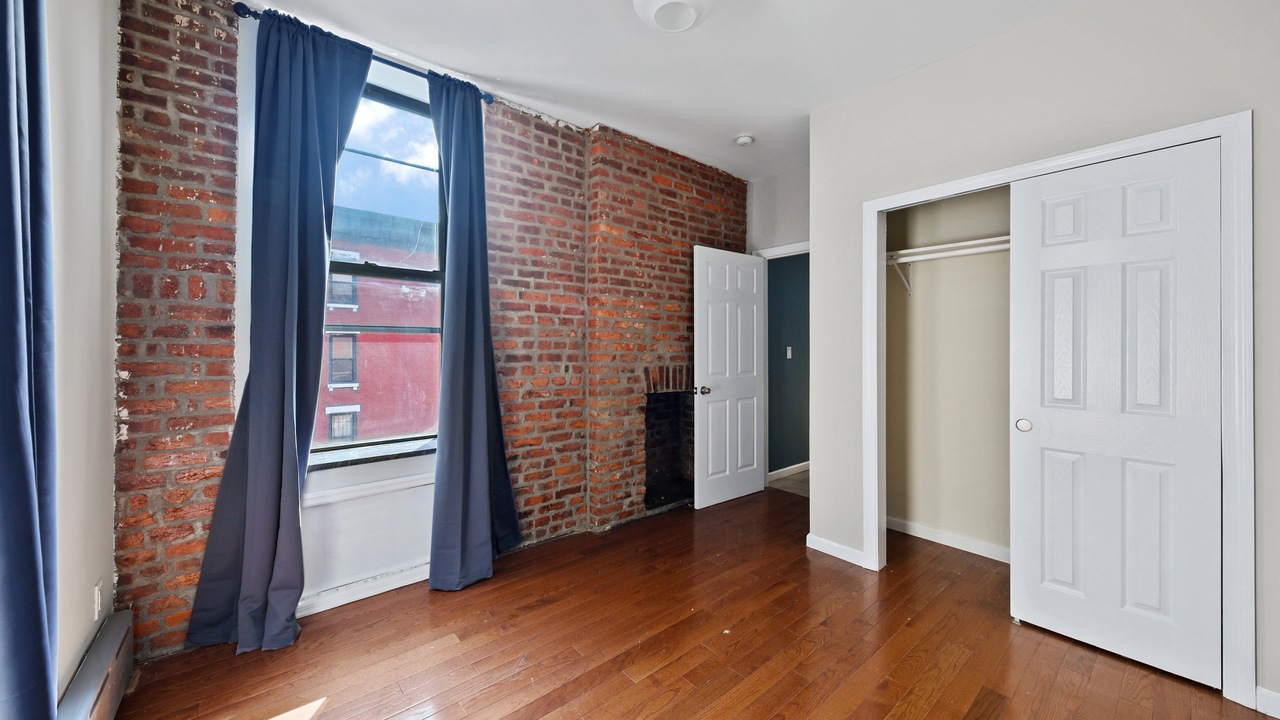 #582: East Harlem - Queen Bedroom B - 9