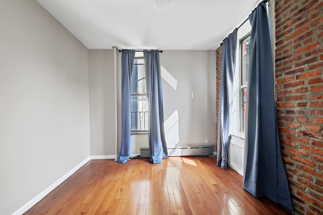 #582: East Harlem - Queen Bedroom B - 8