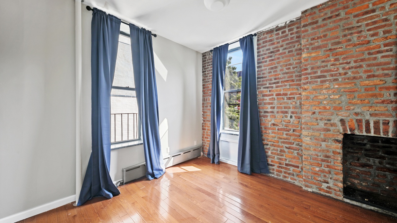 #582: East Harlem - Queen Bedroom B - 10