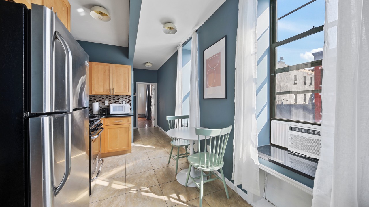  #582: East Harlem - Queen Bedroom A  -  #582: East Harlem  - Gallery -  9