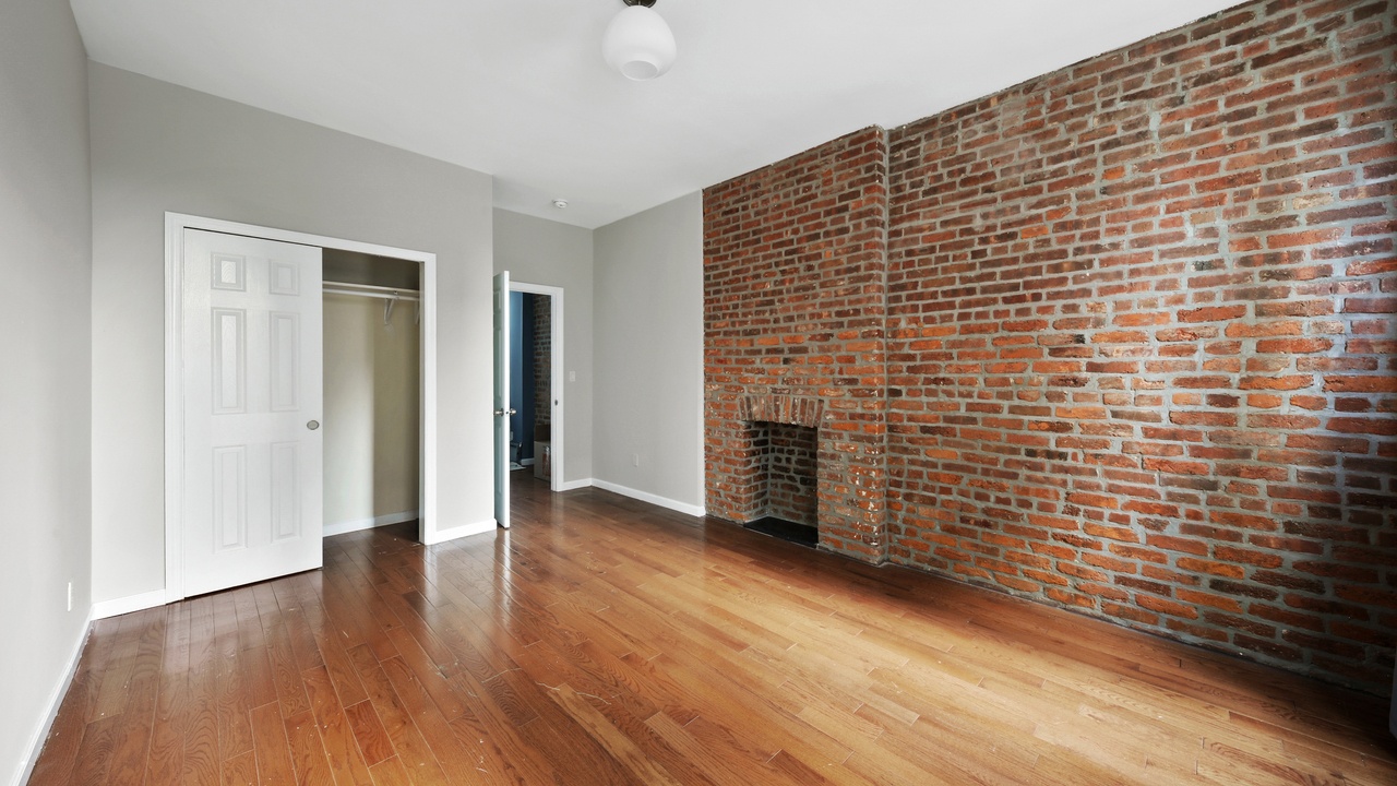 #582: East Harlem - Queen Bedroom A - 10