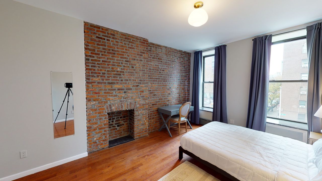 #582: East Harlem - Queen Bedroom A - 14