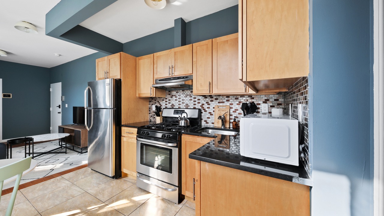 #582: East Harlem - Queen Bedroom A - #582: East Harlem - Gallery - 8