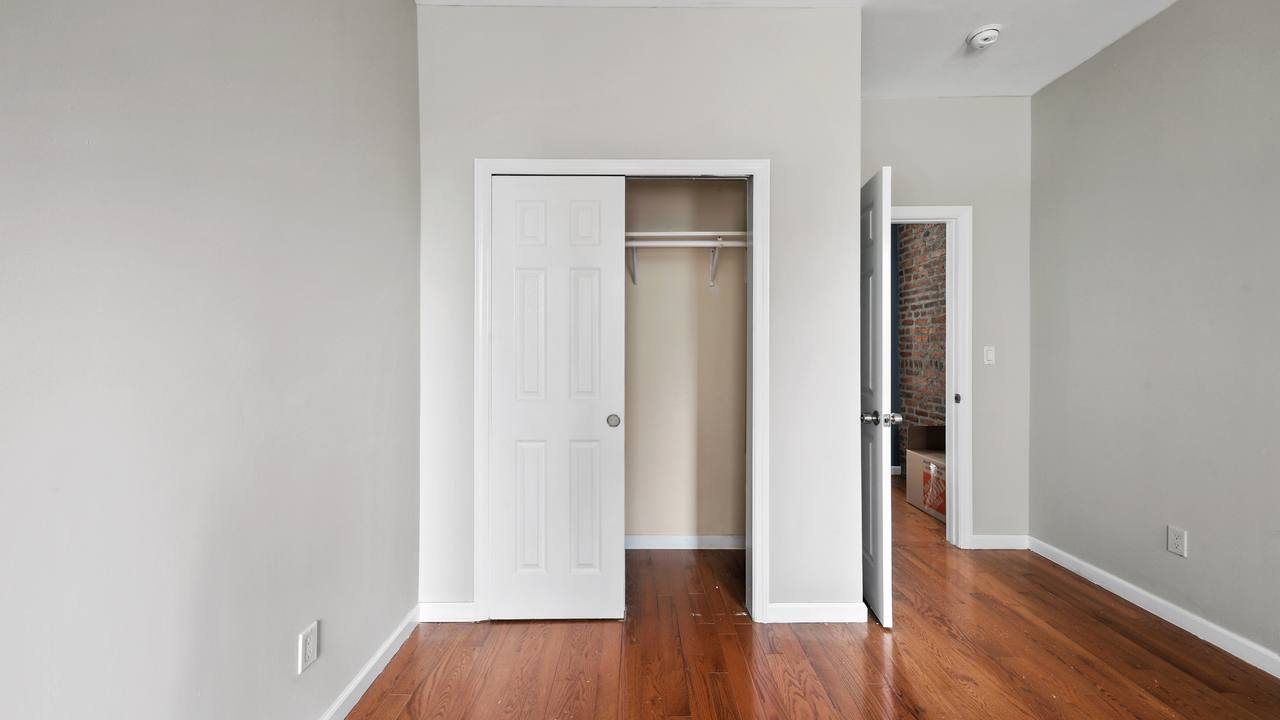 #582: East Harlem - Queen Bedroom A - 9