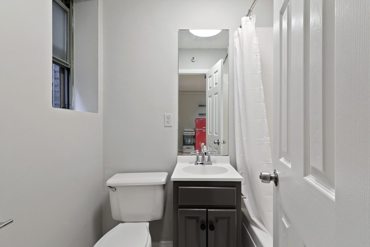  #490: Columbus Circle - Studio (Full)  -  #490: Columbus Circle  - Gallery -  6