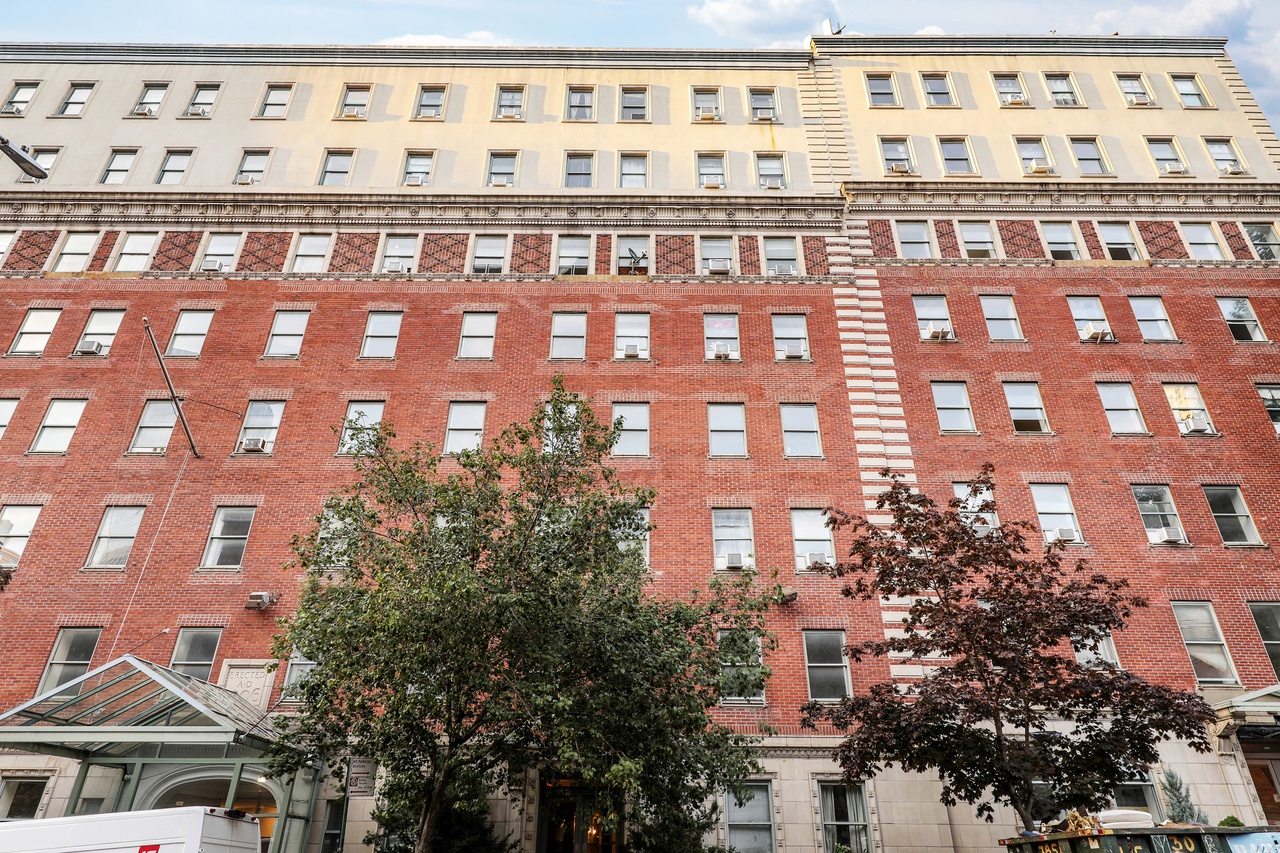  #490: Columbus Circle - Studio (Full)  -  #490: Columbus Circle  - Gallery -  1