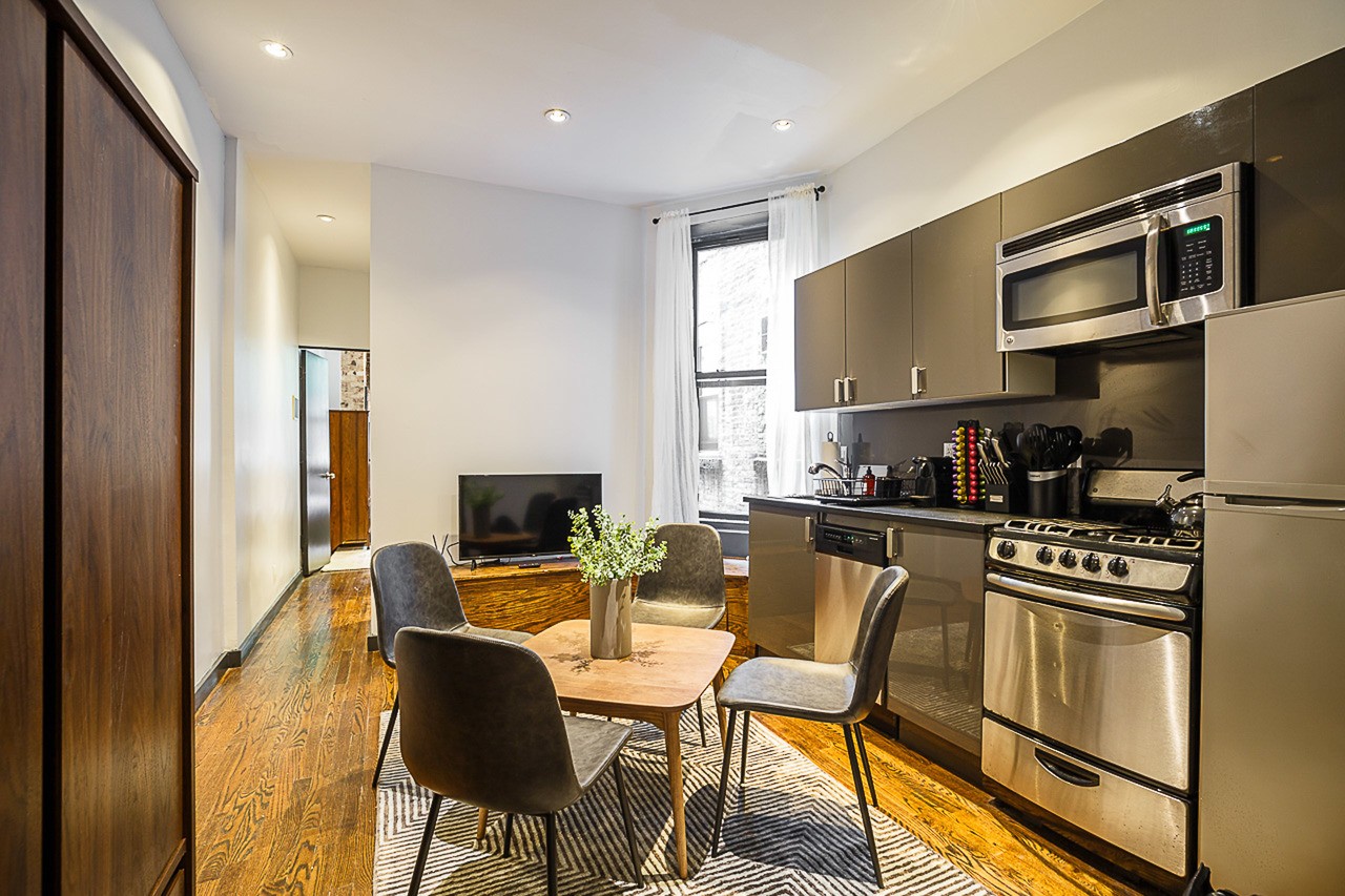 #181: Upper East Side - Full Bedroom A - 3