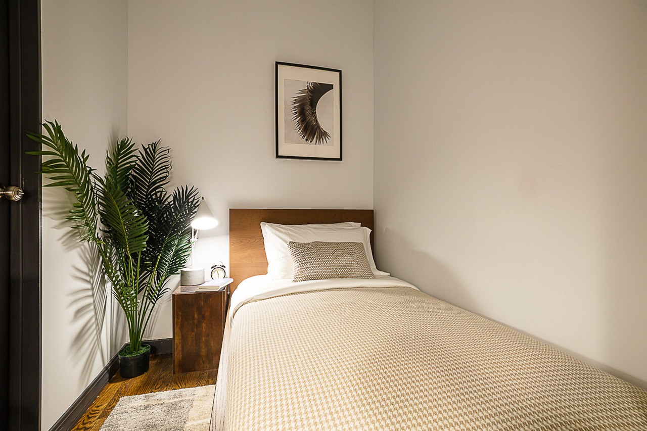 #181: Upper East Side - Twin Bedroom B - 1