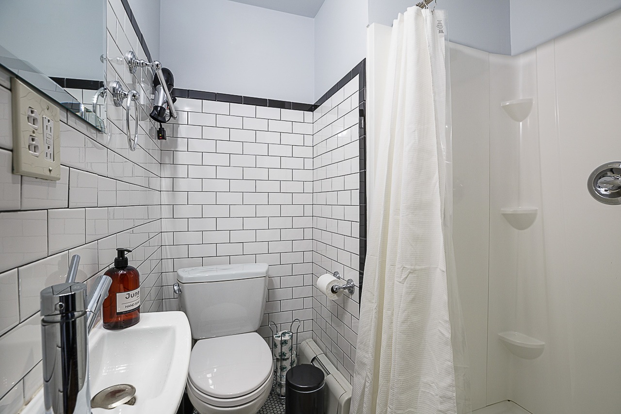  #181: Upper East Side - Twin Bedroom B  -  #181: Upper East Side  - Gallery -  7