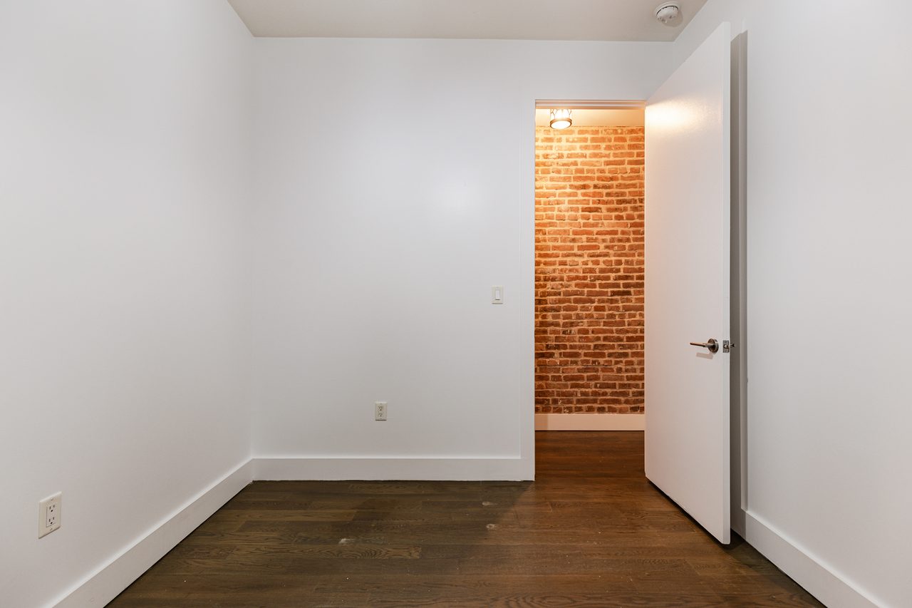 #1724: Crown Heights - Queen Bedroom C - #1724: Crown Heights - Gallery - 2