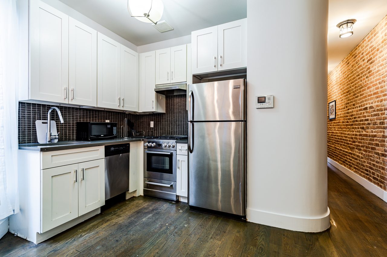 #1724: Crown Heights - Queen Bedroom C - #1724: Crown Heights - Gallery - 4