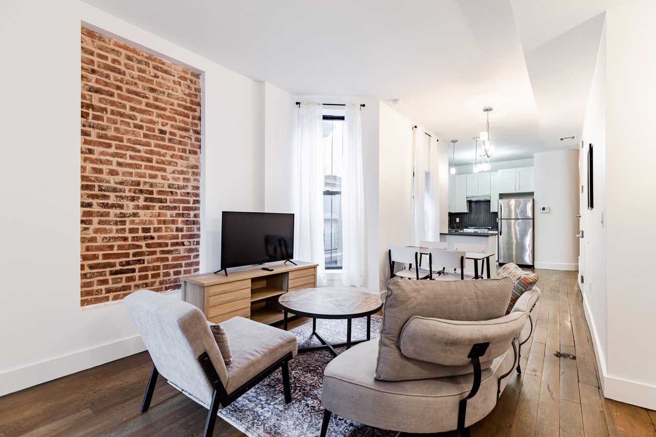 #1724: Crown Heights - Queen Bedroom D - #1724: Crown Heights - Gallery - 3