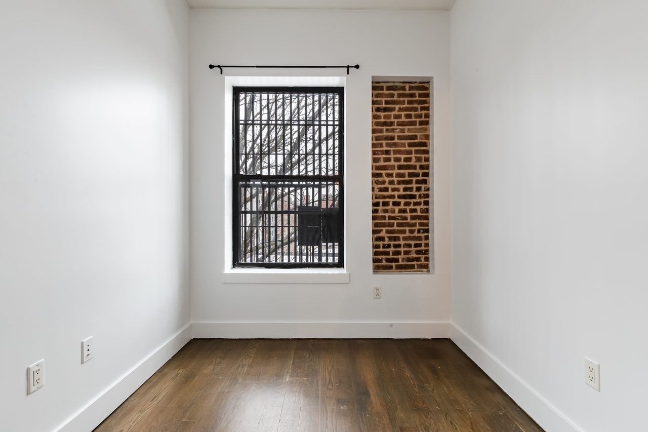 #1724: Crown Heights - Queen Bedroom A - #1724: Crown Heights - Gallery - 1