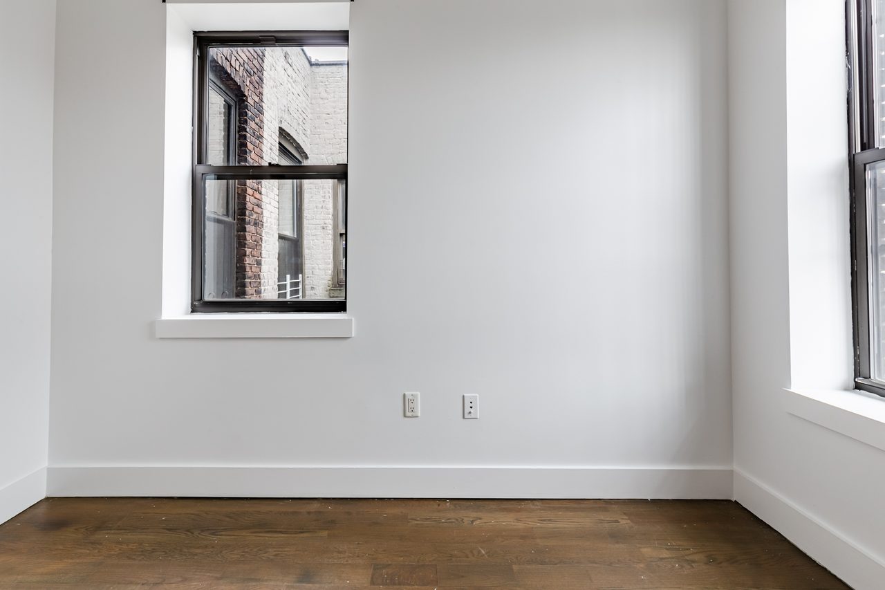 #1724: Crown Heights - Queen Bedroom A - #1724: Crown Heights - Gallery - 2