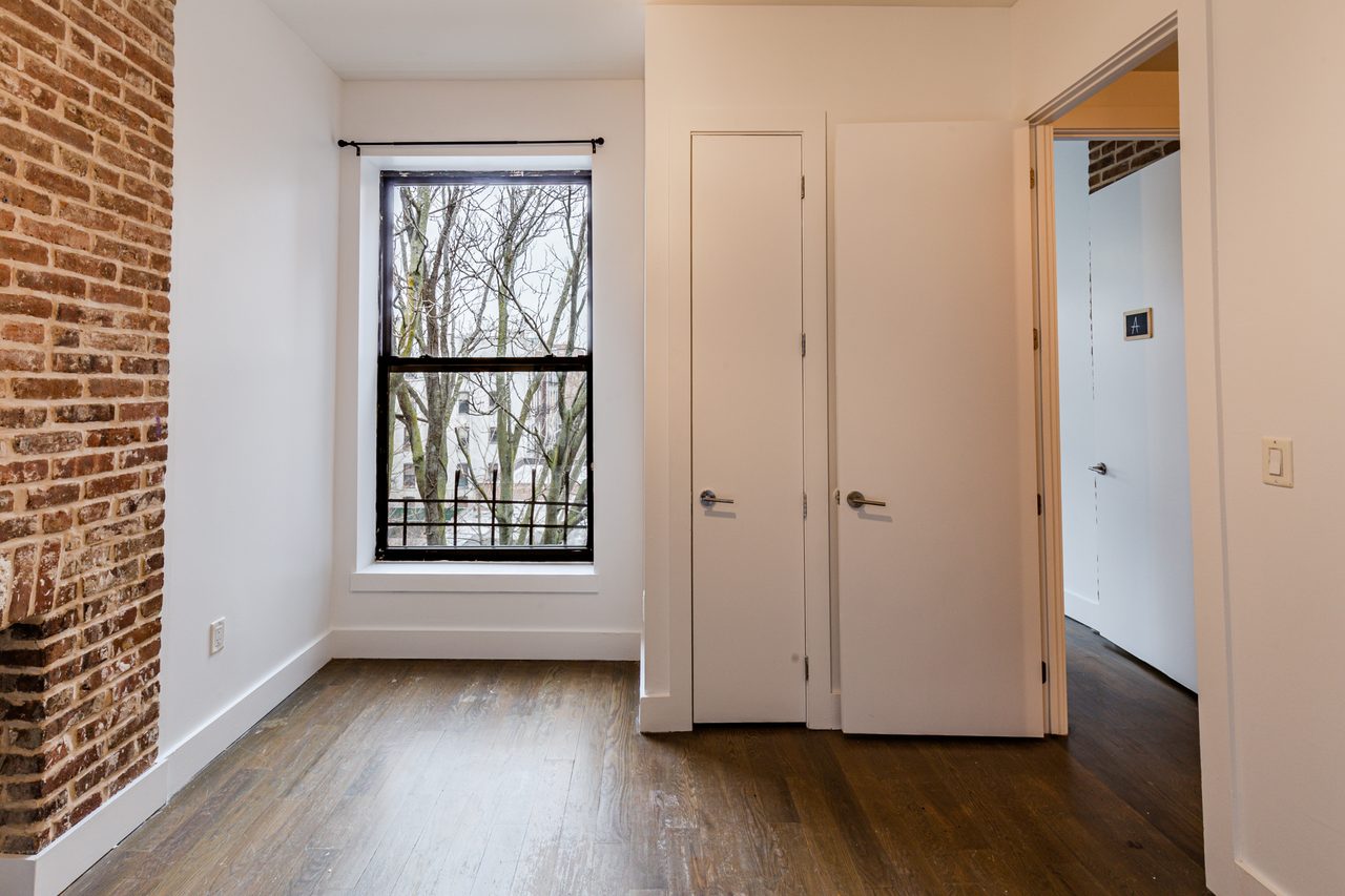 #1724: Crown Heights - Queen Bedroom B - #1724: Crown Heights - Gallery - 4