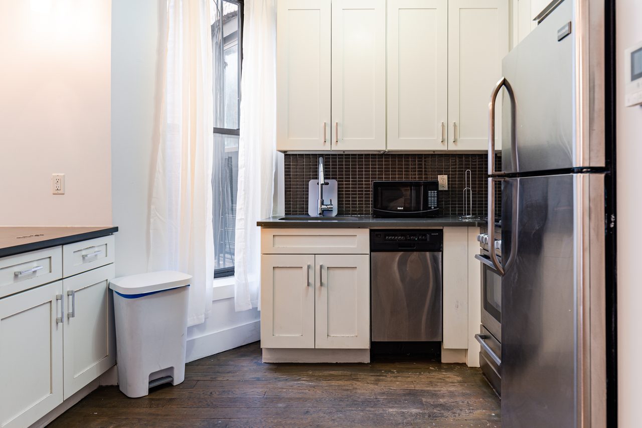 #1724: Crown Heights - Queen Bedroom B - #1724: Crown Heights - Gallery - 10